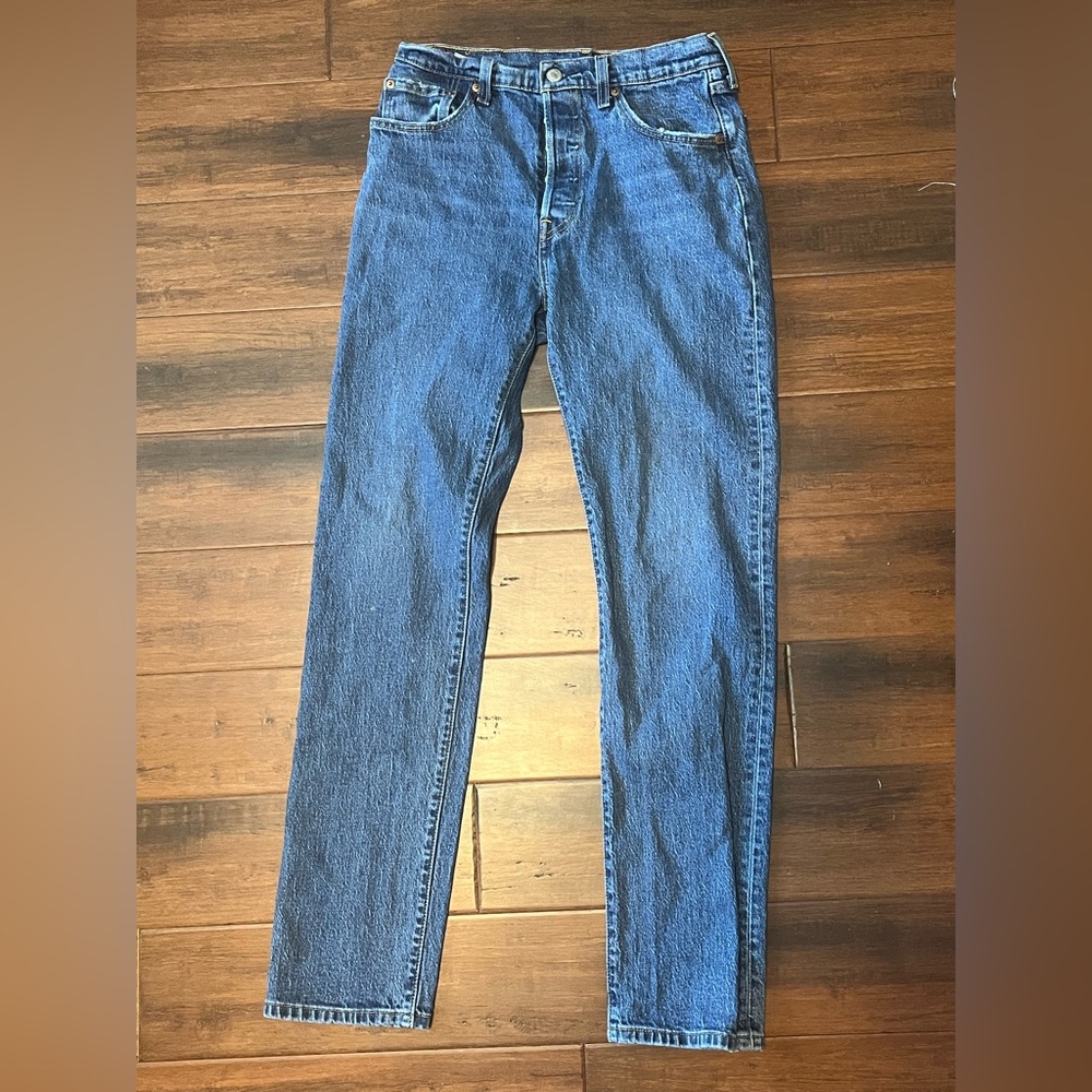 Women’s blue levis jeans